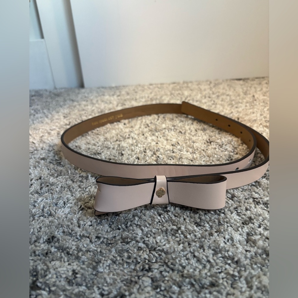 kate spade pale blush leather bow belt with gold logo Sz. Large